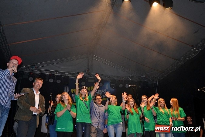 Zdjęcie w galerii na portalu naszraciborz.pl: Tabu rozgrzało wczoraj młodzież w Tworkowie wiadomości z regionu