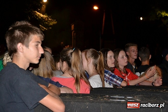 Zdjęcie w galerii na portalu naszraciborz.pl: Tabu rozgrzało wczoraj młodzież w Tworkowie wiadomości z regionu