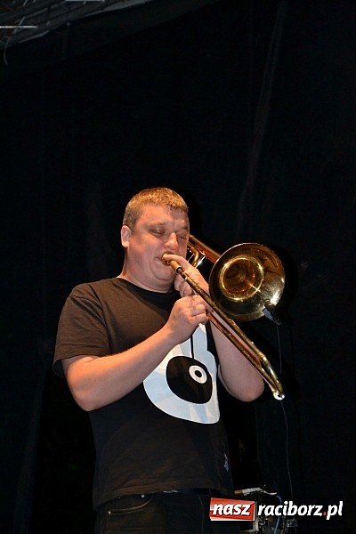 Zdjęcie w galerii na portalu naszraciborz.pl: Tabu rozgrzało wczoraj młodzież w Tworkowie wiadomości z regionu