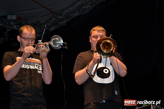 Zdjęcie w galerii na portalu naszraciborz.pl: Tabu rozgrzało wczoraj młodzież w Tworkowie wiadomości z regionu