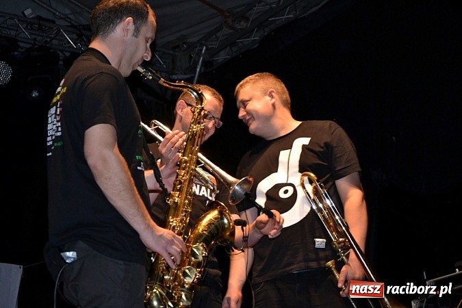 Zdjęcie w galerii na portalu naszraciborz.pl: Tabu rozgrzało wczoraj młodzież w Tworkowie wiadomości z regionu