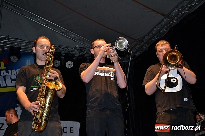 Zdjęcie w galerii na portalu naszraciborz.pl: Tabu rozgrzało wczoraj młodzież w Tworkowie wiadomości z regionu