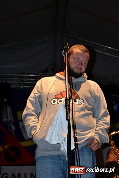 Zdjęcie w galerii na portalu naszraciborz.pl: Tabu rozgrzało wczoraj młodzież w Tworkowie wiadomości z regionu