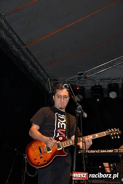 Zdjęcie w galerii na portalu naszraciborz.pl: Tabu rozgrzało wczoraj młodzież w Tworkowie wiadomości z regionu