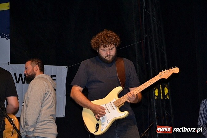 Zdjęcie w galerii na portalu naszraciborz.pl: Tabu rozgrzało wczoraj młodzież w Tworkowie wiadomości z regionu