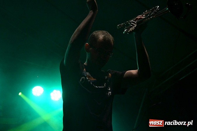 Zdjęcie w galerii na portalu naszraciborz.pl: Tabu rozgrzało wczoraj młodzież w Tworkowie wiadomości z regionu