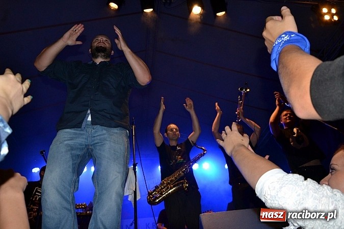 Zdjęcie w galerii na portalu naszraciborz.pl: Tabu rozgrzało wczoraj młodzież w Tworkowie wiadomości z regionu