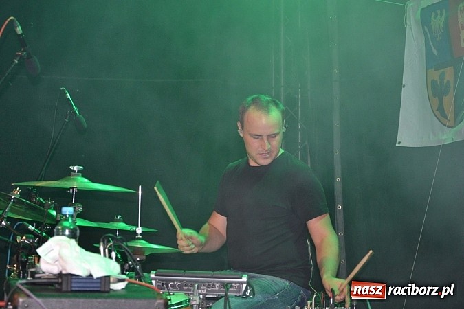 Zdjęcie w galerii na portalu naszraciborz.pl: Tabu rozgrzało wczoraj młodzież w Tworkowie wiadomości z regionu