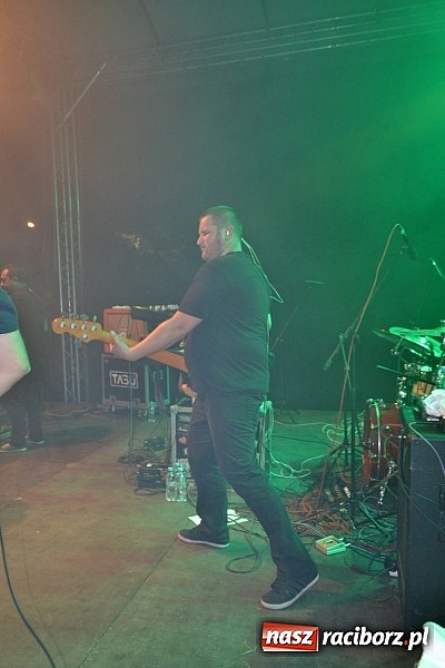 Zdjęcie w galerii na portalu naszraciborz.pl: Tabu rozgrzało wczoraj młodzież w Tworkowie wiadomości z regionu