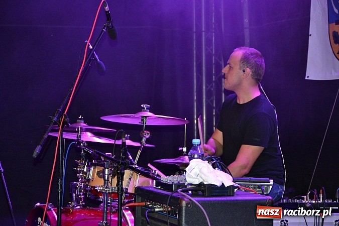 Zdjęcie w galerii na portalu naszraciborz.pl: Tabu rozgrzało wczoraj młodzież w Tworkowie wiadomości z regionu