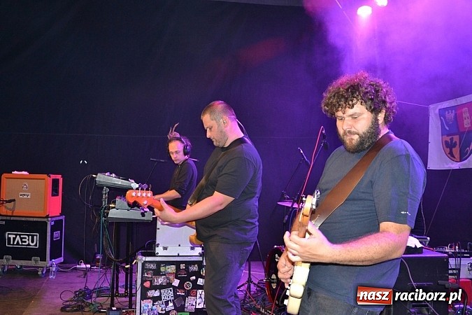 Zdjęcie w galerii na portalu naszraciborz.pl: Tabu rozgrzało wczoraj młodzież w Tworkowie wiadomości z regionu