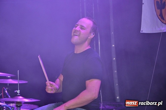 Zdjęcie w galerii na portalu naszraciborz.pl: Tabu rozgrzało wczoraj młodzież w Tworkowie wiadomości z regionu