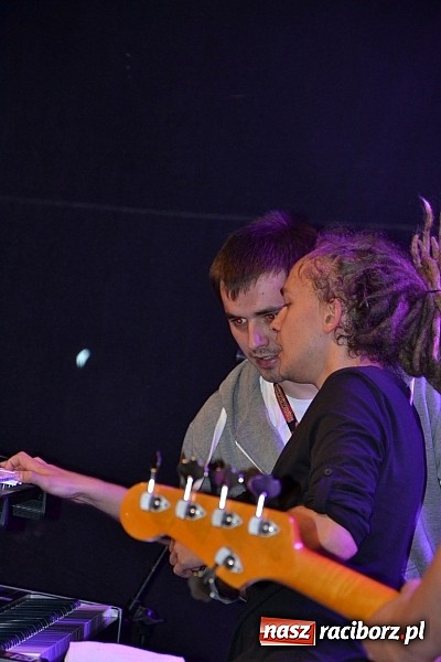 Zdjęcie w galerii na portalu naszraciborz.pl: Tabu rozgrzało wczoraj młodzież w Tworkowie wiadomości z regionu