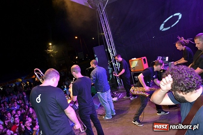 Zdjęcie w galerii na portalu naszraciborz.pl: Tabu rozgrzało wczoraj młodzież w Tworkowie wiadomości z regionu