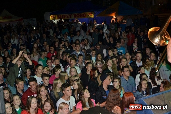 Zdjęcie w galerii na portalu naszraciborz.pl: Tabu rozgrzało wczoraj młodzież w Tworkowie wiadomości z regionu