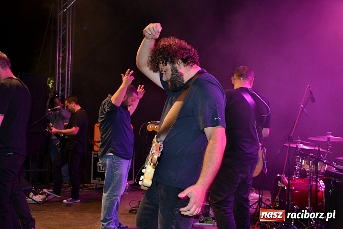 Zdjęcie w galerii na portalu naszraciborz.pl: Tabu rozgrzało wczoraj młodzież w Tworkowie wiadomości z regionu