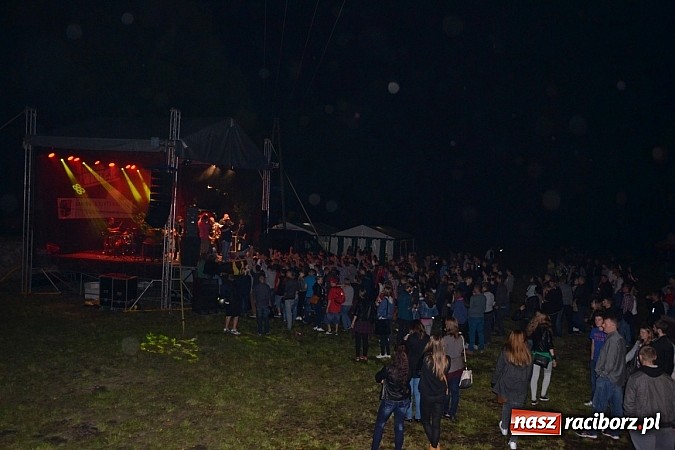 Zdjęcie w galerii na portalu naszraciborz.pl: Tabu rozgrzało wczoraj młodzież w Tworkowie wiadomości z regionu