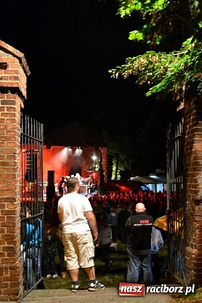 Zdjęcie w galerii na portalu naszraciborz.pl: Tabu rozgrzało wczoraj młodzież w Tworkowie wiadomości z regionu