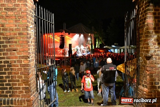 Zdjęcie w galerii na portalu naszraciborz.pl: Tabu rozgrzało wczoraj młodzież w Tworkowie wiadomości z regionu