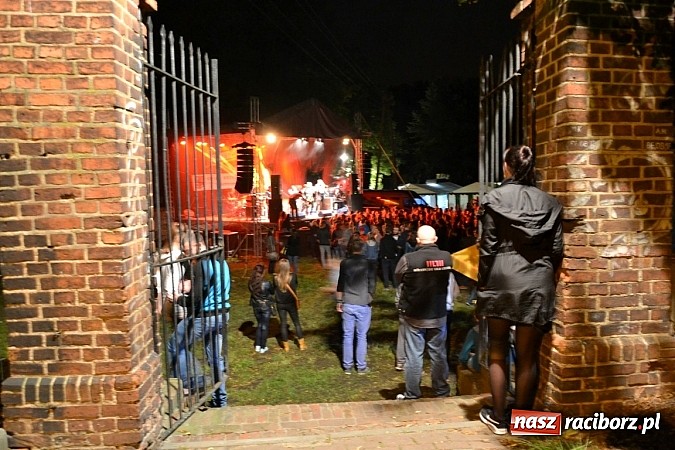 Zdjęcie w galerii na portalu naszraciborz.pl: Tabu rozgrzało wczoraj młodzież w Tworkowie wiadomości z regionu