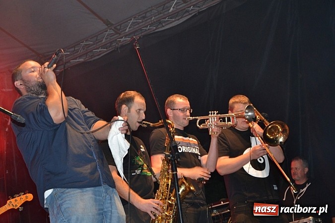 Zdjęcie w galerii na portalu naszraciborz.pl: Tabu rozgrzało wczoraj młodzież w Tworkowie wiadomości z regionu