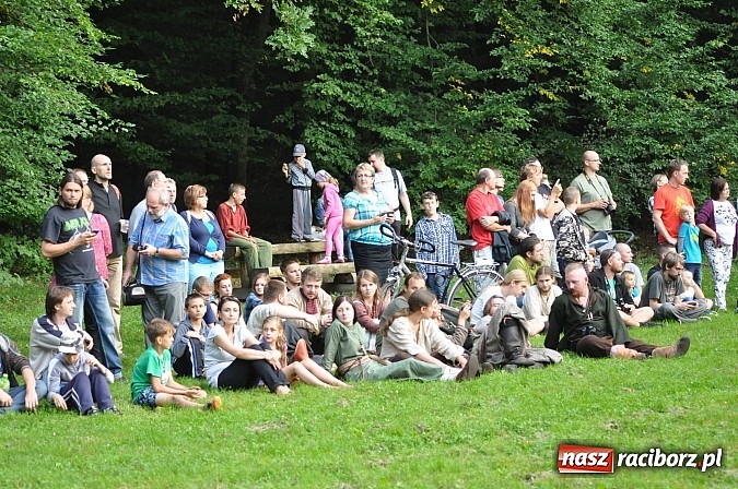 Zdjęcie w galerii na portalu naszraciborz.pl: Bitwa wojów zakończyła pierwszy dzień festiwalu średniowiecznego wiadomości z regionu