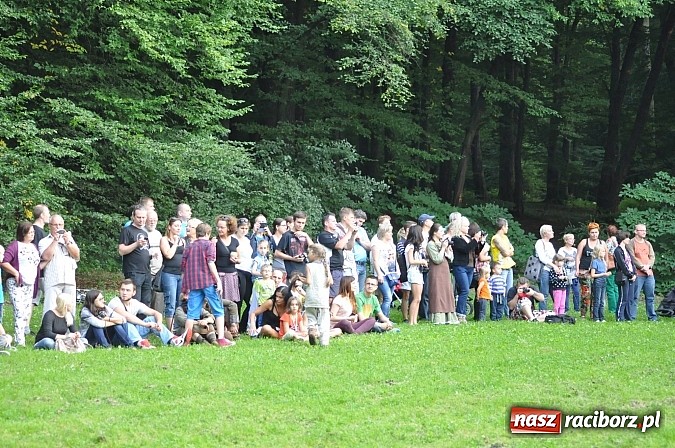 Zdjęcie w galerii na portalu naszraciborz.pl: Bitwa wojów zakończyła pierwszy dzień festiwalu średniowiecznego wiadomości z regionu