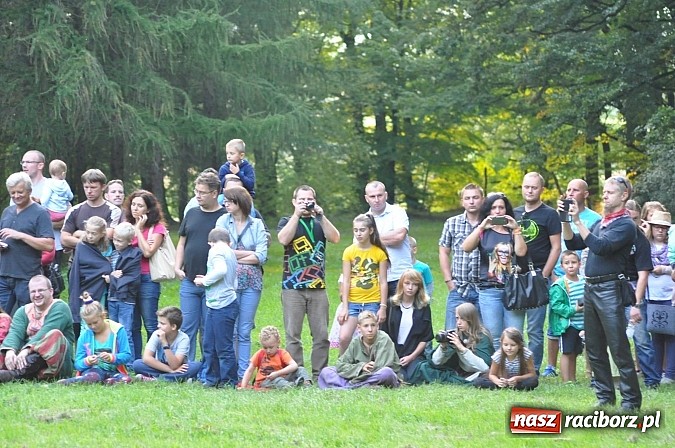 Zdjęcie w galerii na portalu naszraciborz.pl: Bitwa wojów zakończyła pierwszy dzień festiwalu średniowiecznego wiadomości z regionu