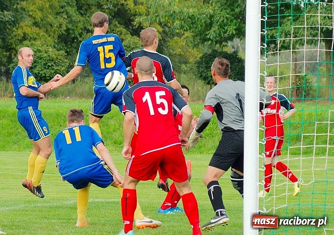 Zdjęcie w galerii na portalu naszraciborz.pl: Rafako zremisowało z osłabionym Rogowem. Kuriozalna pomyłka sędziego wiadomości z regionu