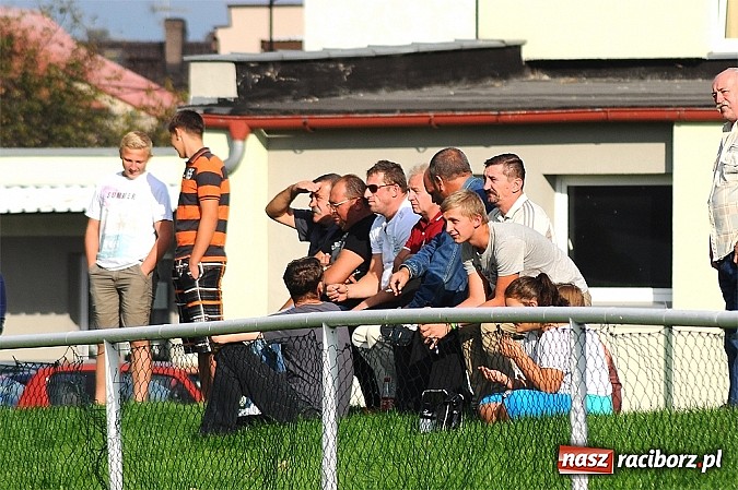 Zdjęcie w galerii na portalu naszraciborz.pl: Niewykorzystane sytuacje się mszczą. Podział punktów w Studziennej wiadomości z regionu