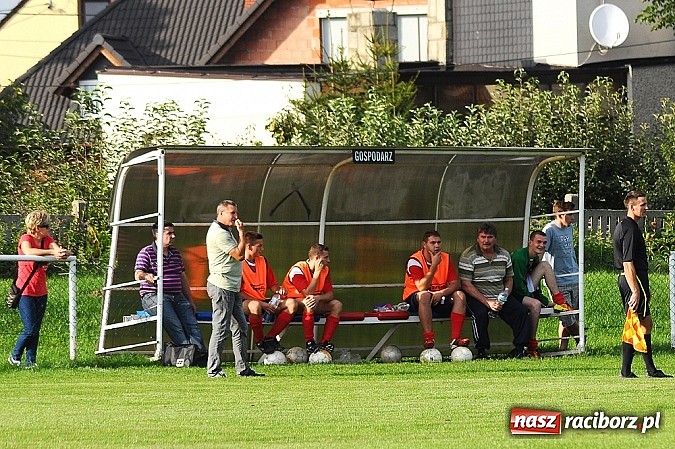 Zdjęcie w galerii na portalu naszraciborz.pl: Niewykorzystane sytuacje się mszczą. Podział punktów w Studziennej wiadomości z regionu