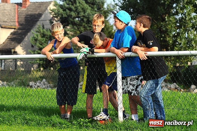 Zdjęcie w galerii na portalu naszraciborz.pl: Niewykorzystane sytuacje się mszczą. Podział punktów w Studziennej wiadomości z regionu