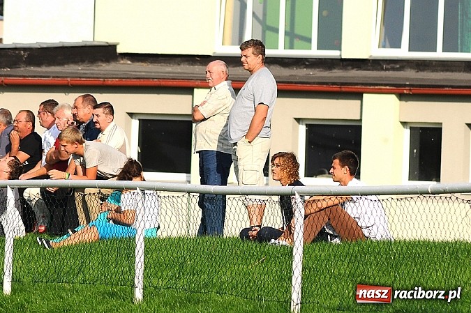 Zdjęcie w galerii na portalu naszraciborz.pl: Niewykorzystane sytuacje się mszczą. Podział punktów w Studziennej wiadomości z regionu