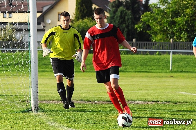 Zdjęcie w galerii na portalu naszraciborz.pl: Niewykorzystane sytuacje się mszczą. Podział punktów w Studziennej wiadomości z regionu