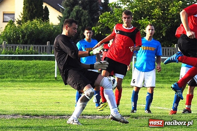 Zdjęcie w galerii na portalu naszraciborz.pl: Niewykorzystane sytuacje się mszczą. Podział punktów w Studziennej wiadomości z regionu