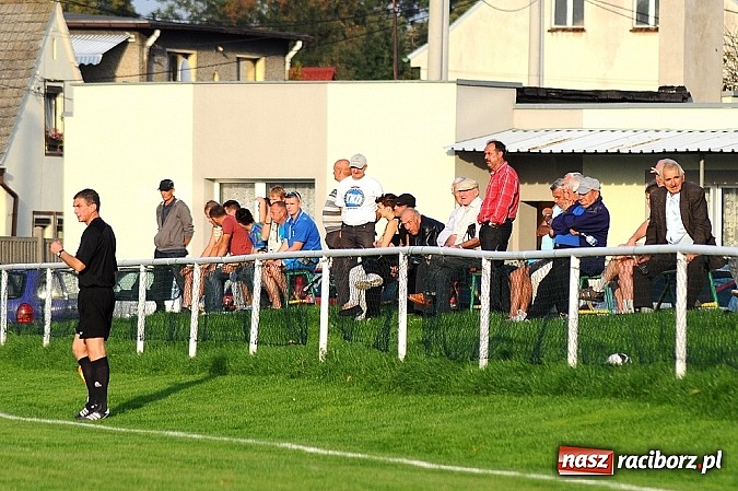 Zdjęcie w galerii na portalu naszraciborz.pl: Niewykorzystane sytuacje się mszczą. Podział punktów w Studziennej wiadomości z regionu