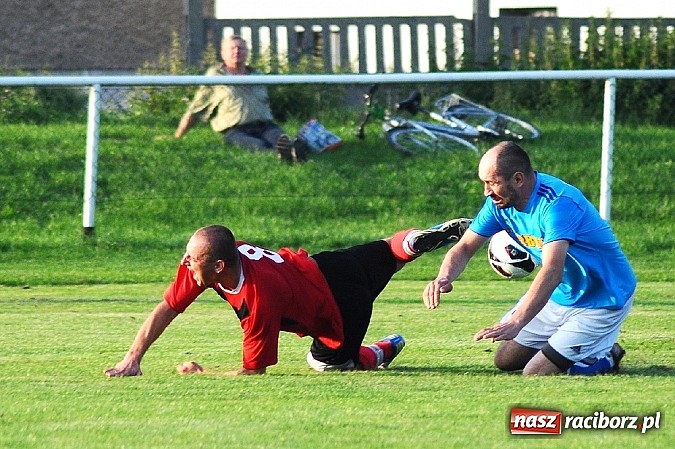 Zdjęcie w galerii na portalu naszraciborz.pl: Niewykorzystane sytuacje się mszczą. Podział punktów w Studziennej wiadomości z regionu