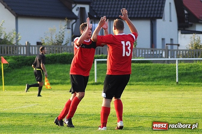 Zdjęcie w galerii na portalu naszraciborz.pl: Niewykorzystane sytuacje się mszczą. Podział punktów w Studziennej wiadomości z regionu