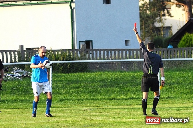 Zdjęcie w galerii na portalu naszraciborz.pl: Niewykorzystane sytuacje się mszczą. Podział punktów w Studziennej wiadomości z regionu