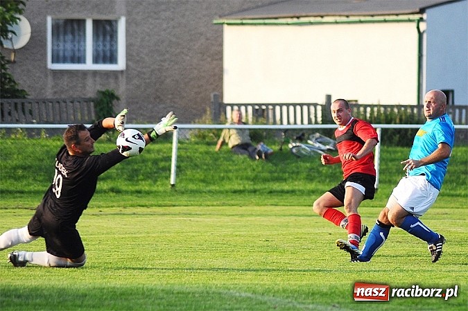 Zdjęcie w galerii na portalu naszraciborz.pl: Niewykorzystane sytuacje się mszczą. Podział punktów w Studziennej wiadomości z regionu
