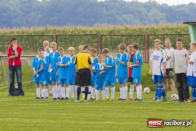 Zdjęcie w galerii na portalu naszraciborz.pl: Trampkarze Kuźni rozbili rówieśników z Zawady Książęcej. Sędzia spóźnił się na mecz wiadomości z regionu