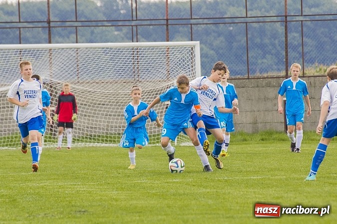 Zdjęcie w galerii na portalu naszraciborz.pl: Trampkarze Kuźni rozbili rówieśników z Zawady Książęcej. Sędzia spóźnił się na mecz wiadomości z regionu