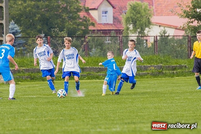 Zdjęcie w galerii na portalu naszraciborz.pl: Trampkarze Kuźni rozbili rówieśników z Zawady Książęcej. Sędzia spóźnił się na mecz wiadomości z regionu