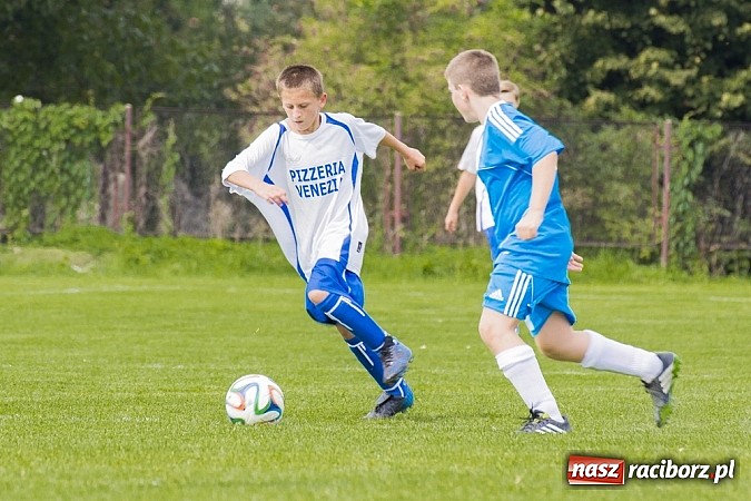 Zdjęcie w galerii na portalu naszraciborz.pl: Trampkarze Kuźni rozbili rówieśników z Zawady Książęcej. Sędzia spóźnił się na mecz wiadomości z regionu