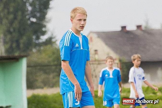 Zdjęcie w galerii na portalu naszraciborz.pl: Trampkarze Kuźni rozbili rówieśników z Zawady Książęcej. Sędzia spóźnił się na mecz wiadomości z regionu