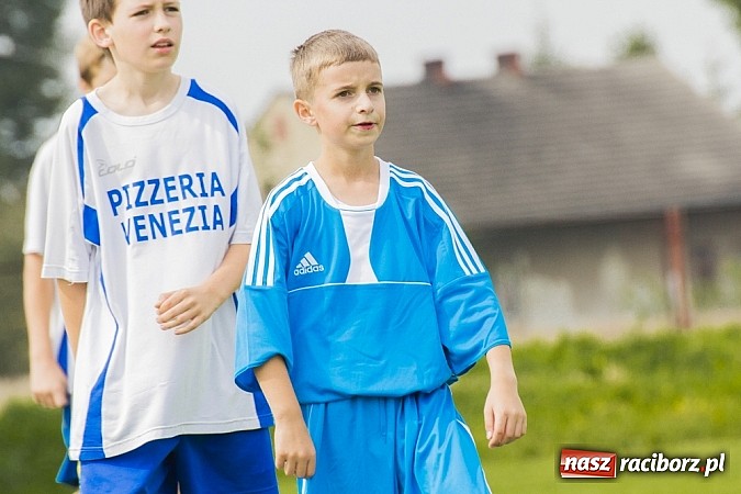 Zdjęcie w galerii na portalu naszraciborz.pl: Trampkarze Kuźni rozbili rówieśników z Zawady Książęcej. Sędzia spóźnił się na mecz wiadomości z regionu