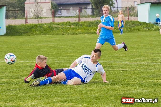 Zdjęcie w galerii na portalu naszraciborz.pl: Trampkarze Kuźni rozbili rówieśników z Zawady Książęcej. Sędzia spóźnił się na mecz wiadomości z regionu