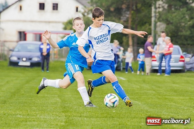 Zdjęcie w galerii na portalu naszraciborz.pl: Trampkarze Kuźni rozbili rówieśników z Zawady Książęcej. Sędzia spóźnił się na mecz wiadomości z regionu