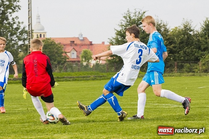 Zdjęcie w galerii na portalu naszraciborz.pl: Trampkarze Kuźni rozbili rówieśników z Zawady Książęcej. Sędzia spóźnił się na mecz wiadomości z regionu