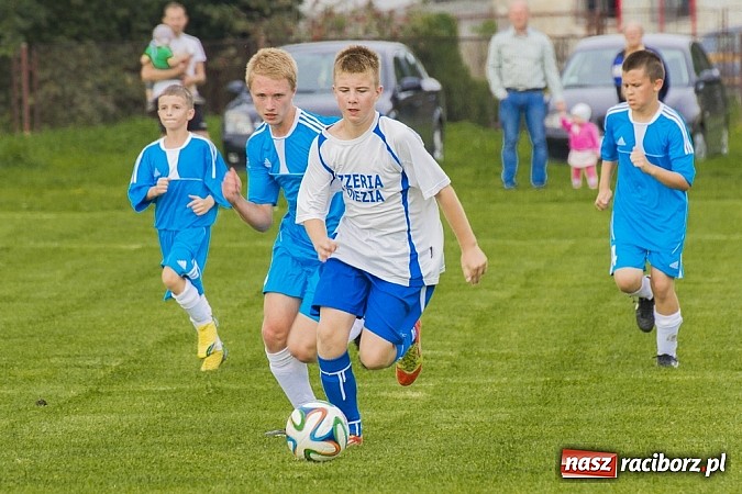 Zdjęcie w galerii na portalu naszraciborz.pl: Trampkarze Kuźni rozbili rówieśników z Zawady Książęcej. Sędzia spóźnił się na mecz wiadomości z regionu